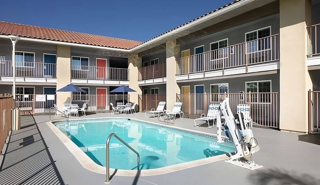 Your Home Away From Home! Free Parking Onsite, Hot Tub, Swimming Pool