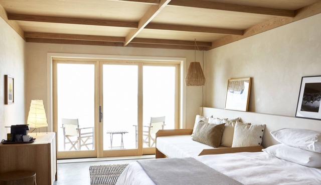 Your Home Away From Home! Free Parking & Breakfast, Beach Access, Pool