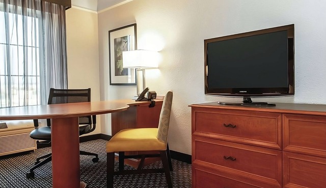 Your Home Away From Home! Family-Friendly Unit To Relax. Near Golden Oak Park