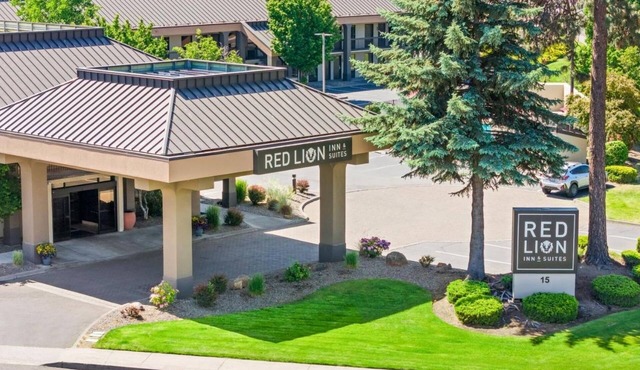 Your Home Away From Home! 3 Convenient Units! Near Bend Municipal Airport!