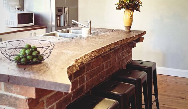 Your home away from home, in a quiet street in central Dubbo!