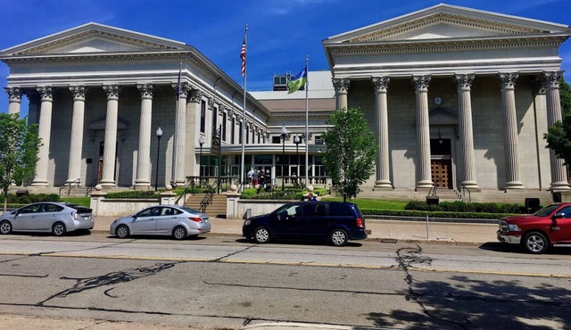 Your Home Away From Home! Free Parking, Pet Friendly Property