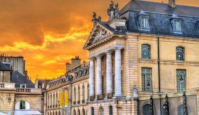 Your Home Away from Home! Pet-friendly Near Palace of the Dukes of Burgundy!