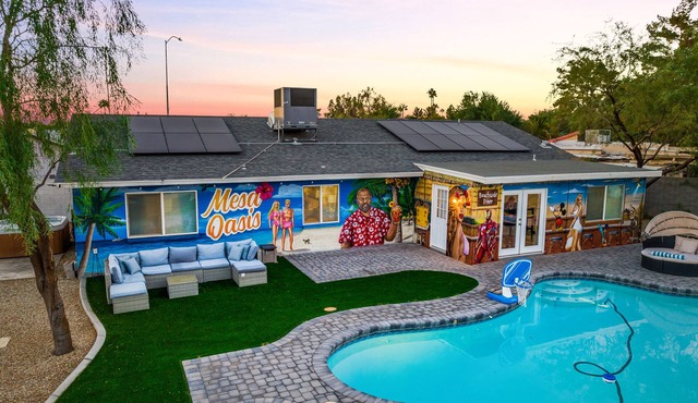 Your Home Away from Home: Pool, Games, Hot Tub, Mini-Golf, BBQ, Luxury Home
