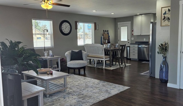 Your Home Away From Home nQuiet, Modern, & Open 2