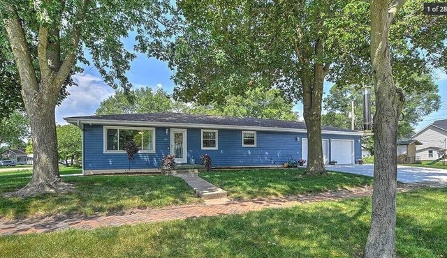Your home away from home! Stay as if you had never left in this small town home!
