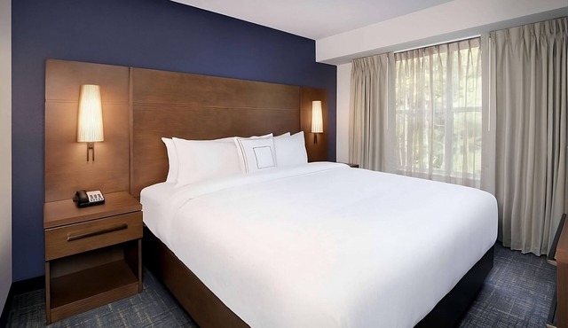 Your Home Away From Home! Free Breakfast, Swimming Pool, Pet-friendly!