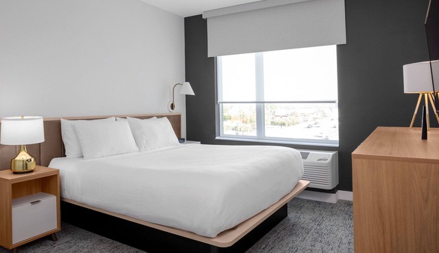 Your Home Away From Home! 4 Pet-friendly Units, Free Breakfast, Free Parking