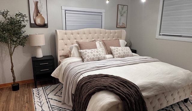 Your Home Away from Home in Friendship – 3 Bedrooms, Fireplace & More!