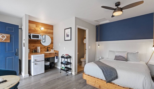 Your Home Away From Home! Pet-friendly, Free Parking, Near Long Beach Boardwalk