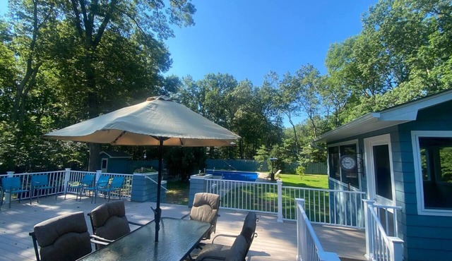 Your home away from home! Heated pool! Hot Tub!