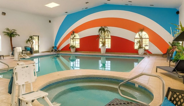 Your Home Base for Adventure in Arizona's High Desert! W/Indoor Pool & Hot Tub!