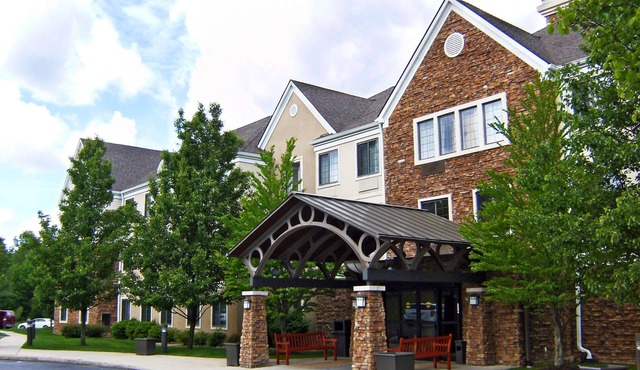 Your Home Far Away From Home! Pool, Parking, Near Houston Museum District!