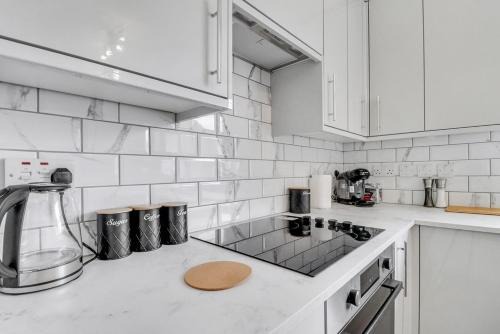 Your Home-From-Home - Business & Families - 6 Beds