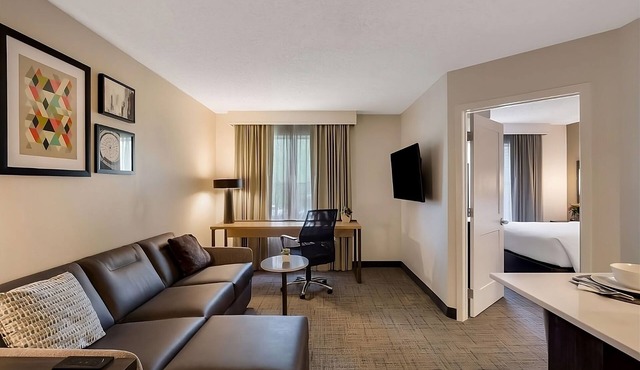 Your Home Away From Home! Fully-equipped Kitchen, Free Breakfast, Pets Allowed!