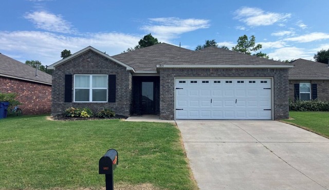 “Your Honey Bee”100%,Newer4-bedroom housewith everything incharming Stillwater,“