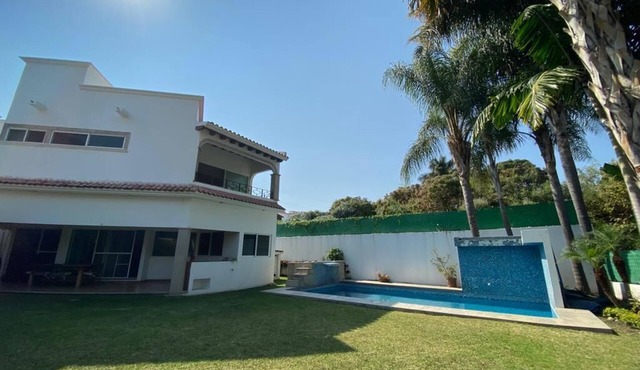 Your house with volcanoes views, your best optionn