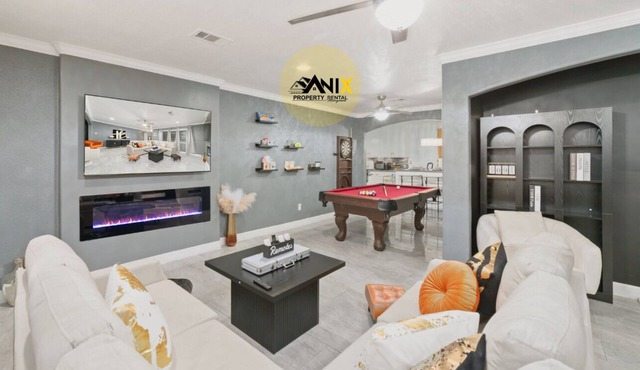 Your Houston Another Home, 4BR/2BA, near Galleria & Med Center Modern Central