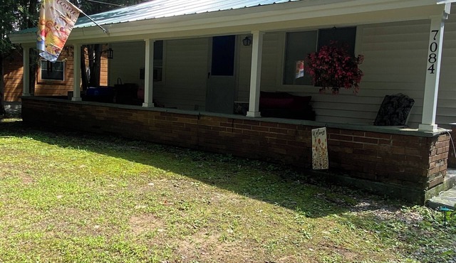 Your ideal location getaway ! Book now for snowmobile season!