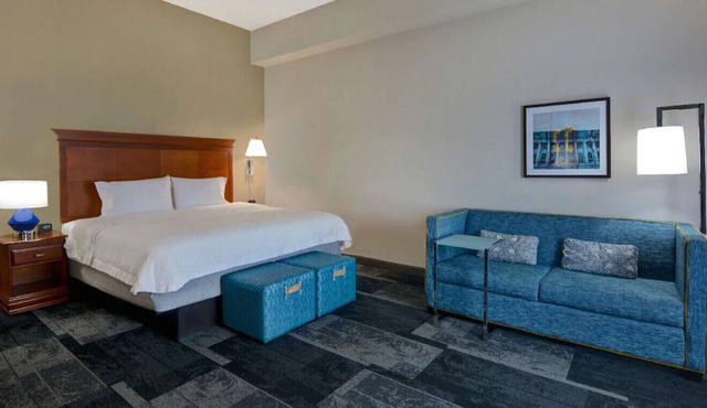 Your Intimate & Romantic Sanctuary W/ Free WiFi