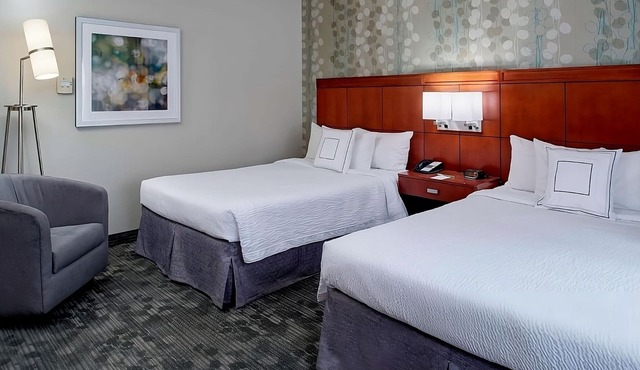 Your Kansas City Getaway Oasis! 2 Pet-friendly Suites! Airport Shuttle!