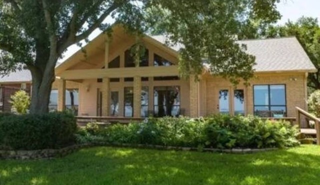 Your Lake House Awaits!