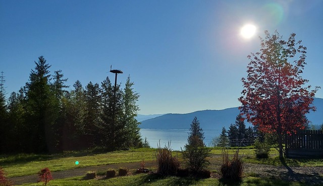 Your Lake & Mountain vacation awaits.