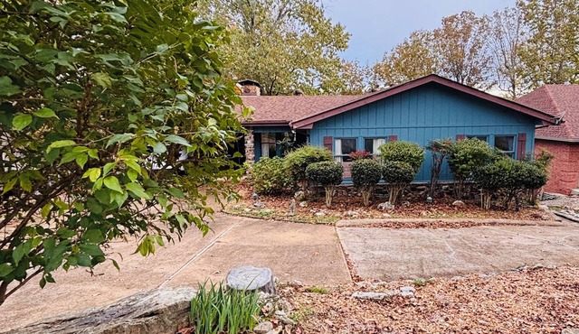 Your Lakefront Escape in Cherokee Village on Lake Thunderbird Awaits