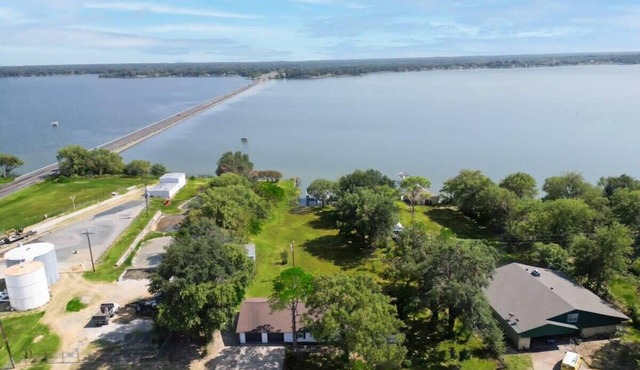 Your Lakeside Destination - 3 Bedrooms, Lake Access