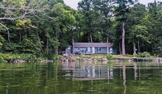 Your lakeside oasis awaits: perfect for families and fun!