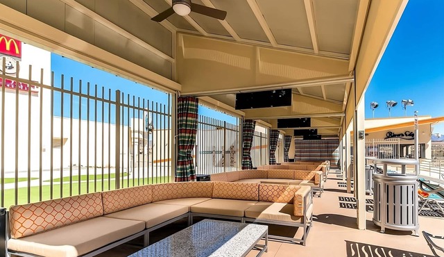 Your Laughlin Adventure Starts Here! 2 Spacious Units, Casino, Game Rooms, Pool
