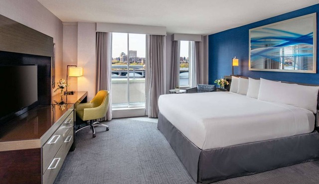 Your Luxurious Suite Awaits! Close to Attractions