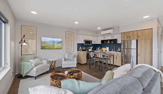 Your Luxury Retreat Awaits Free parking available