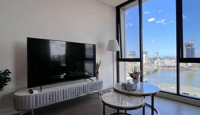 Your Luxury Weekend Getaway 1B waterview Apt in Wentworth Point