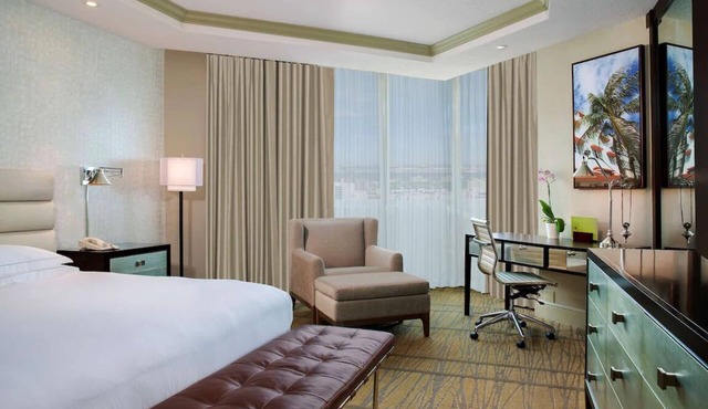 Your Miami Retreat - Close to Airport and Conventions! Free Airport Shuttle