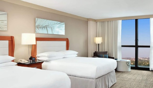 Your Miami Retreat - Close to Airport and Conventions! Free Airport Shuttle