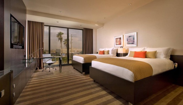 Your Miami Vacation Starts Here! 2 Spacious Rooms w/Soundproofed Window!