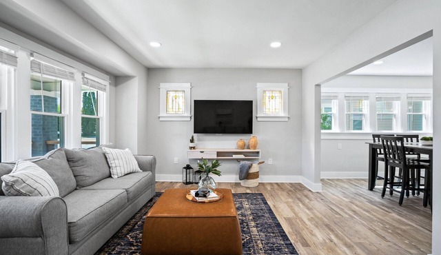 Your Milwaukee Getaway: Perfect for Families & Groups! 6 Minutes from Downtown!