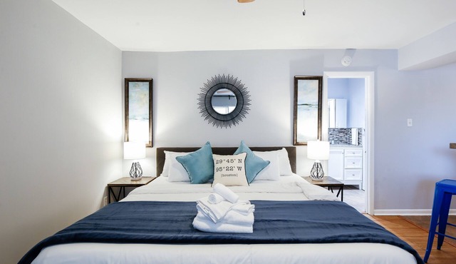 Your Montrose Studios! Sleeps 30/15BR/15BA/15PA
