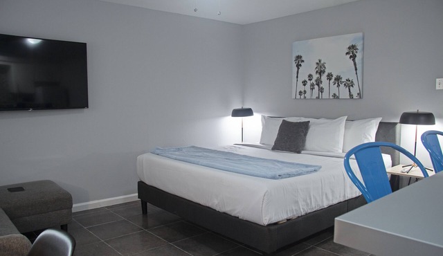 Your Montrose Studios! Sleeps 36/18BR/18BA/18PA