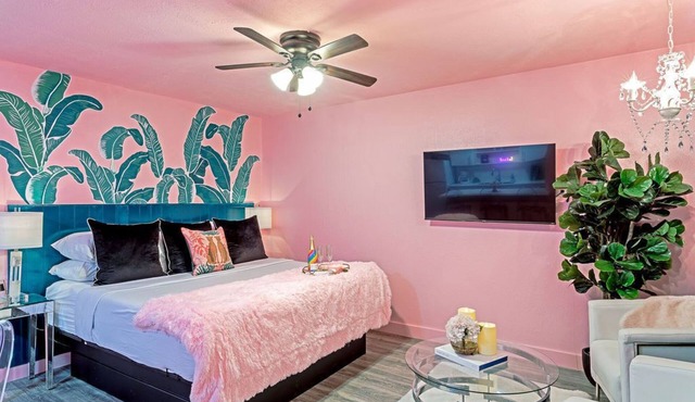 Your Montrose Studios! Sleeps 28/14BR/14BA/7PA