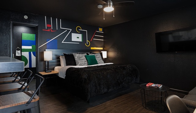 Your Montrose Studios! Sleeps 48/24BR/24BA/24PA