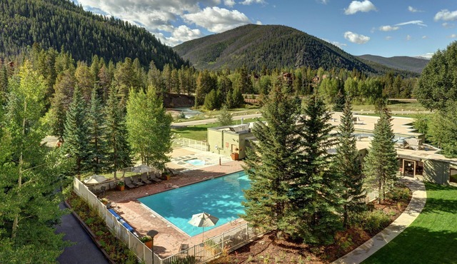 Your Mountain Escape | Warm + Cozy Lodge Room