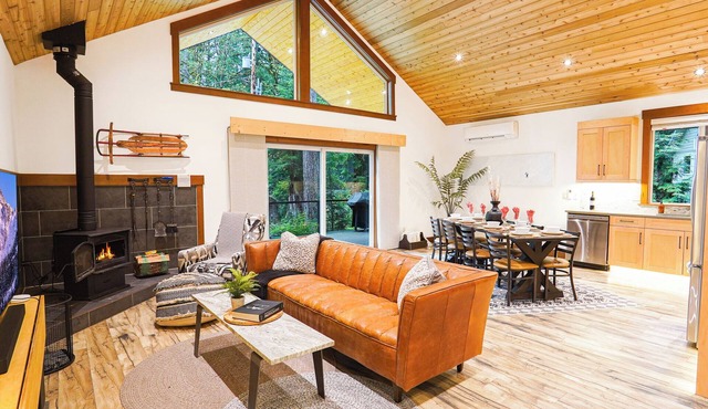 Your Mountain Oasis Awaits: Light the fire, soak in the Hot Tub, warm up in the Sauna, bring Fido