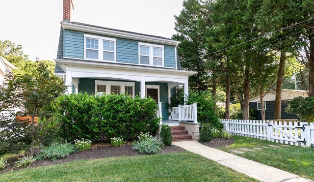 Your Navy Weekend Haven, Family-Friendly Luxury Home w Fenced-in Backyard + Parking