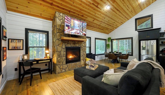Your New Favorite Place + Private Outdoor Oasis + Disc Golf + Firewood Provided