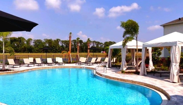 Your New Vacation Place in Fantastic Nokomis Charming 3-bedroom townhome AC/WIFI