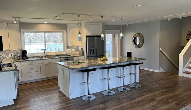 Your newly renovated private beach retreat in historic St. Mary's