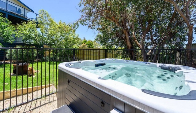 Your Ocean Oasis · Ocean & Country Views, Spa, Pet Friendly Fireplace 10 minutes to Phillip Island