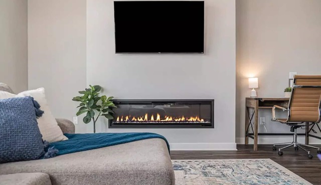 Your Omaha Escape - Luxe End-Unit +2 Master Suites